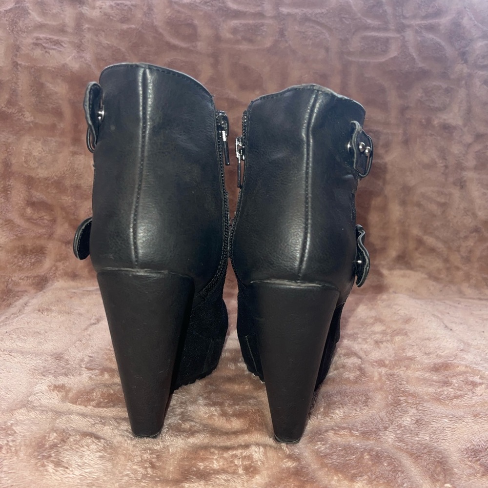 Bootie! - Picture 3 of 7
